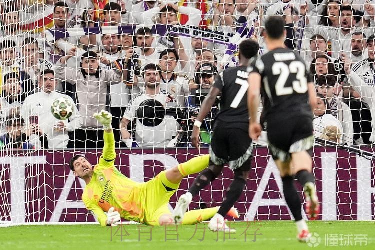 马卡:皇马近5轮仅5分 3次被判点球都在裁判风波后 马卡:皇马近5轮仅5分 3次被判点球都在裁判风波后